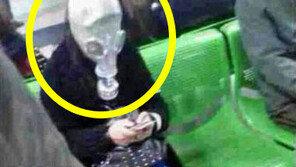 건강 지키는 패션? ‘오염된 공기 무서워~’ 방독면 차림