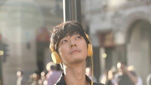 [O2플러스]천재 뮤지션 윤건, 자유로운 브릿팝에 ‘백야’를 담다