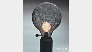 금속공예가 20명이 수작업 연말연시 최고의 조명들