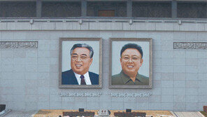 [北 김정일 2주기 추모대회]공포 대신 자유 찾아… 張처형에도 탈북 행렬