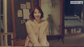 아이유 ‘금요일에 만나요’ 뮤비, 모델 장기용과 ‘가로등 밑 키스’ 눈길
