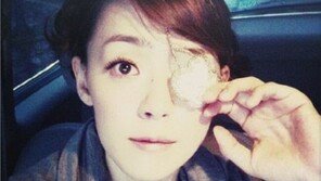 김윤아, 과거 안면마비로 안대 착용 ‘수척해진 얼굴’
