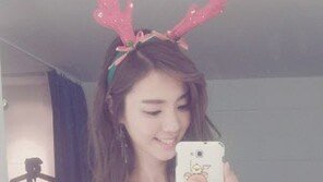 정인영, 튜브톱 원피스로 섹시 루돌프 변신…‘아찔’
