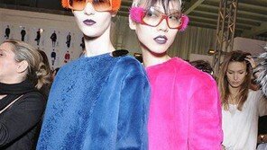 [Chic]파랑… 핑크… 모피의 컬러시대 선언