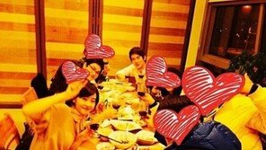 응사 단체회식 포착, “푸짐한 음식에 와인까지…”