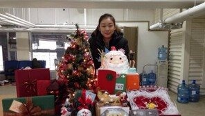 김연아 선물인증샷, 크리스마스 선물에 둘러싸여 ‘여왕 미소’