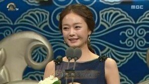 ‘MBC 연기대상’ 신인상 전소민, ‘오로라공주’ 작가에게…