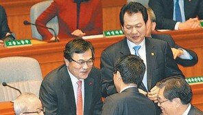 국정원 개혁법, 온라인 정치개입 금지 못박고 예산통제 강화