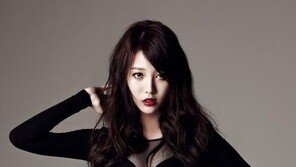 걸스데이 유라, 과감한 시스루 보디수트 입고 몸매 과시