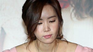 [화보] ‘정우의 그녀’ 김유미, 고개 숙이니…‘볼륨 이 정도였어?’