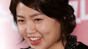 ‘수상한 그녀’ 심은경 공약 “500만 넘으면 프리허그 하겠다”