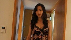 공현주 맨발 사진 공개, “8등신 각선미 자랑”