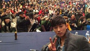 ‘해태’ 손호준, 순천 프리허그 현장…수많은 팬들로 ‘인산인해’
