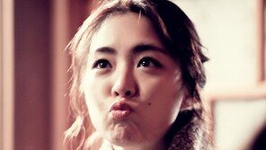 이연희 ‘뽀뽀 애교’, 초롱한 눈망울로 쪽쪽!…男心 ‘사르르’