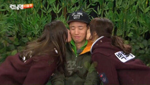 ‘런닝맨’ 개리, 이세영-박보영 ‘양볼 뽀뽀’에 환호 “만세”