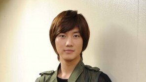 ‘강지영 열애설’ 초신성 건일, 알고보니 부모가 유명 PD-작가
