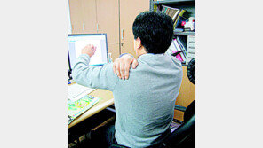 [헬스&뷰티/기고]어깨 탈구, 관절내시경으로 20분이면 해결