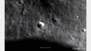 달 표면서 ‘외계 우주선’ 추정 미스터리 물체 발견