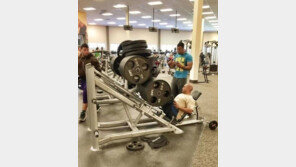 헐크 다리 가진 남자, 바벨을 산처럼 쌓아놓고…‘눈길’