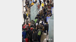 인천공항 설연휴 출국인파 북적 