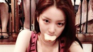 [화보] ‘종현 열애설?’ 이유비, 장난기 넘치는 일상 모습