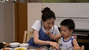 이영애 일상 공개… “톱스타 맞아? 역시 ‘엄마’는 위대하다”