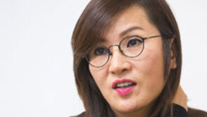 “편견과 관음증은 그들의 자유 우린 예술 위해 당당히 벗는다”
