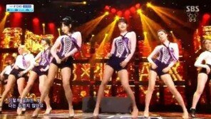 ‘인기가요’ 레인보우 블랙, 코르셋 무대의상에 ‘섹시미 폭발’