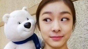 김연아, 소치올림픽 개막식 앞두고 폴라베어와 인증샷 ‘상큼’