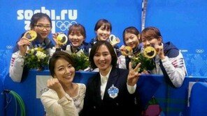 박선영-안상미, 여자 쇼트트랙 3000m 계주 대표팀과 금메달 인증