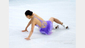 [소치]아사다마오, 엉덩방아 ‘꽈당’…또 큰무대에서 무너지다