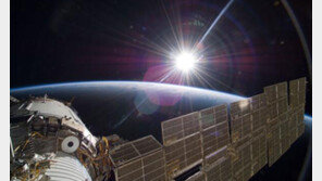 나사 “그래비티 아카데미 시상식 7관왕 축하!”…우주에서 찍은 사진 공개