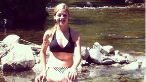 ‘청순’ 그레이시 골드, 비키니 입으니…‘반전 몸매’