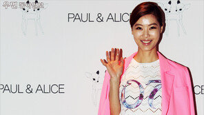 [우먼 동아일보] CATCH UP WITH THE STARS 봄날의 핑크 룩