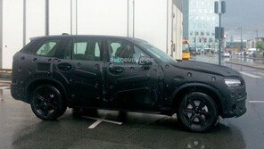 “전장 4.9m” 더 길어진 신형 볼보 XC90 포착