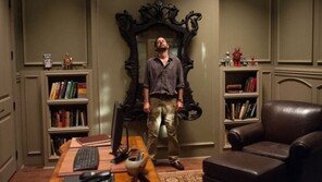 ‘오큘러스’-호랑작가, 4세기 동안 45명 죽인 거울의 정체?