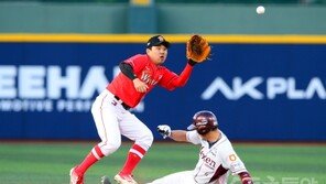 [포토] 이택근, 아슬아슬한 도루… ‘결과는?’