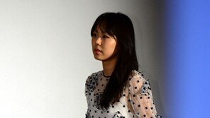 ‘우는 남자’ 김민희, 은밀한 시스루 화이트 패션