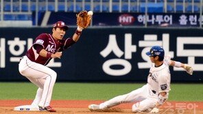 [포토] 김종호, 도루 성공… ‘분위기 UP’