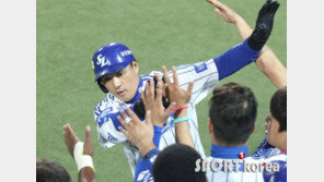 [포토] 이승엽, 10년 연속 두자릿수 홈런 ‘역시!’