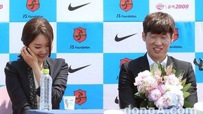 박지성 김민지, 제주서 비공개 약혼…완소 부부 예고
