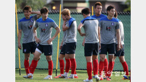 [사커토픽] 환경 적응이냐, 훈련 효과냐