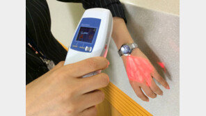 [헬스&뷰티]더 작고, 더 똑똑한 휴대용 의료기기… 눈에 보이지 않는 혈관까지 찾아줘