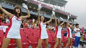 [포토] 치어리더, 응원 재개… ‘입이 쩍 벌어지는 섹시함’