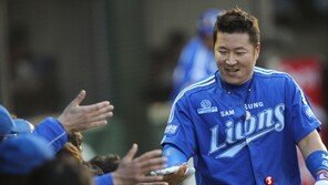 [포토] 최형우, 동점 솔로포 ‘입가에 미소가 절로~’