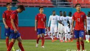 축구대표팀 마지막 평가전 0-4 완패… 선배들의 충고