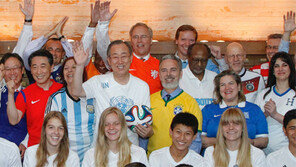 유엔의 월드컵, 自國 유니폼 입고 스마일~