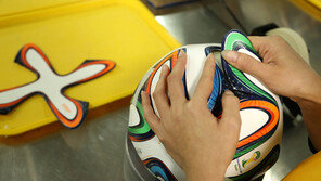 [Viva, World Cup]역대 최고 ‘완벽한 공’… 빠르고 정확한 슈팅 기대하시라!