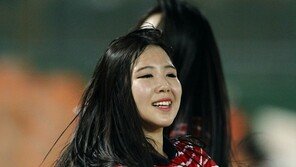 [포토] 롯데 치어리더, 짧은 핫팬츠에 화끈한 댄스 ‘男心 어쩌나~’