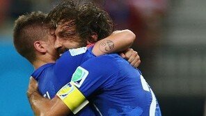 ‘죽음의 D조’ 잉글랜드-이탈리아, 피를로 눈부신 노장투혼